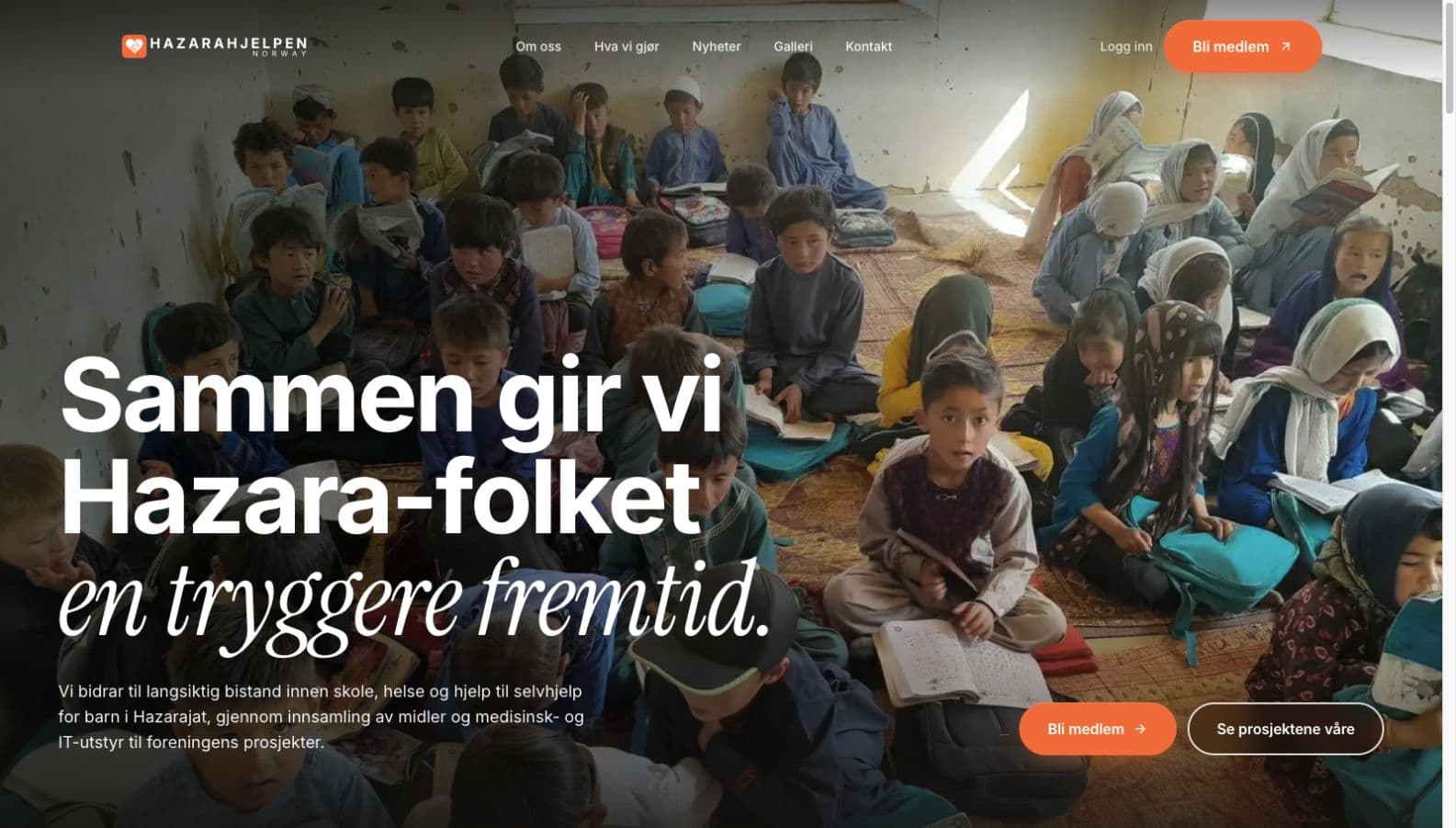 The Hazarahjelpen homepage with children in a classroom.
